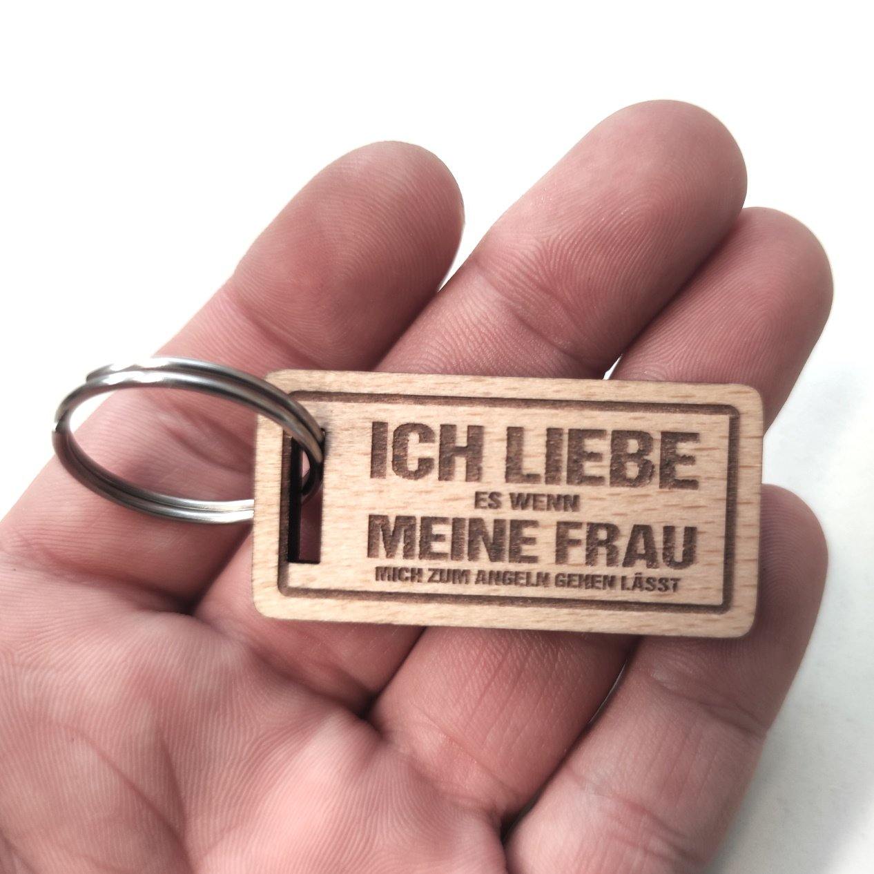Angler Schlüsselanhänger "Ich liebe meine Frau" aus Holz - aqua-wave.de