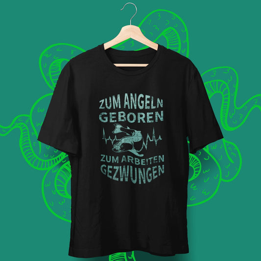 Zum angeln geboren zur Arbeit gezwungen  T-Shirt - aqua-wave.de